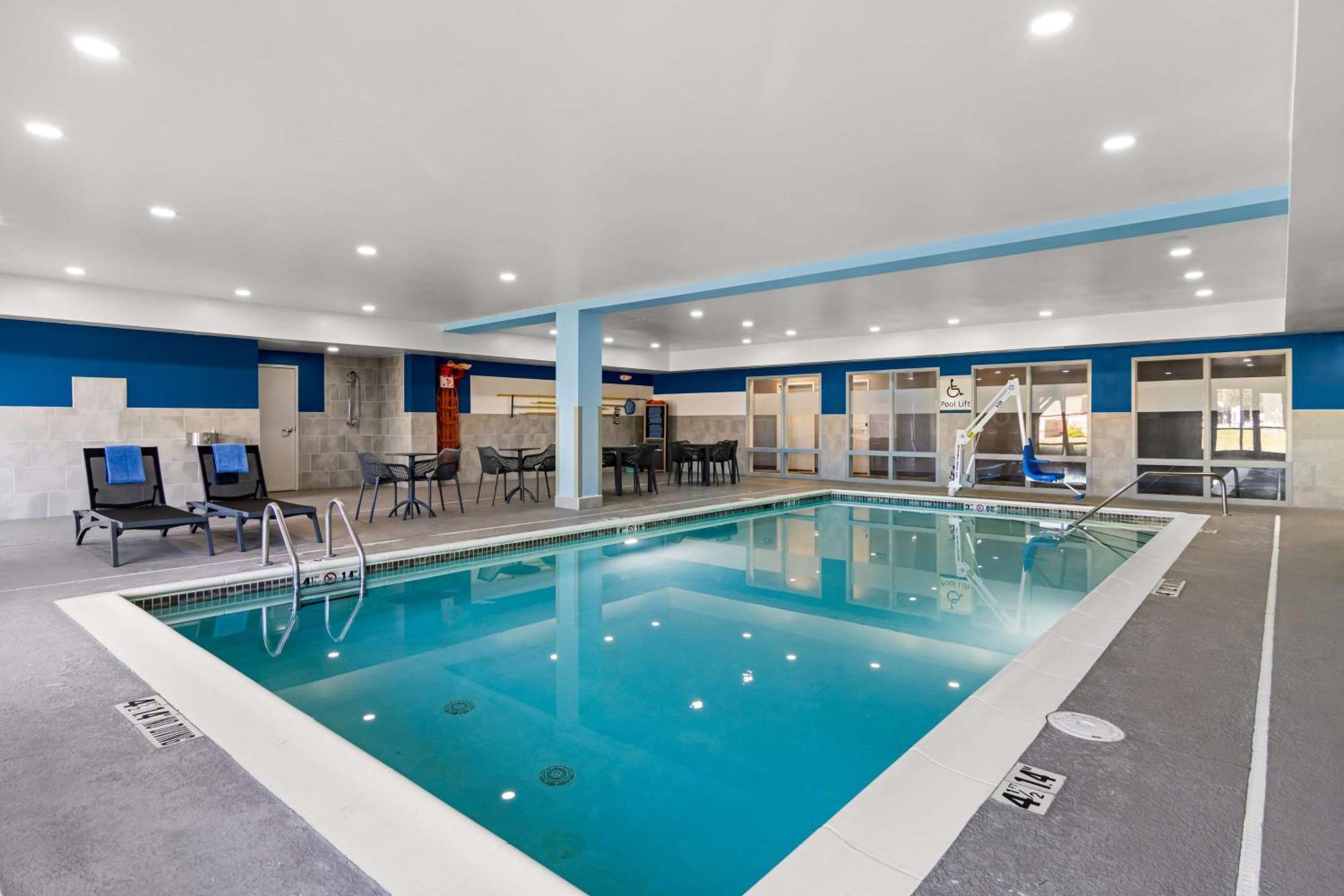 Hampton Inn & Suites Schererville Exterior photo